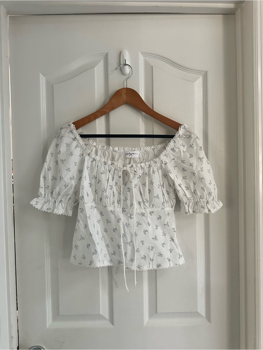 Carly Jean Los Angeles CJLA White Floral Tie-Front Top